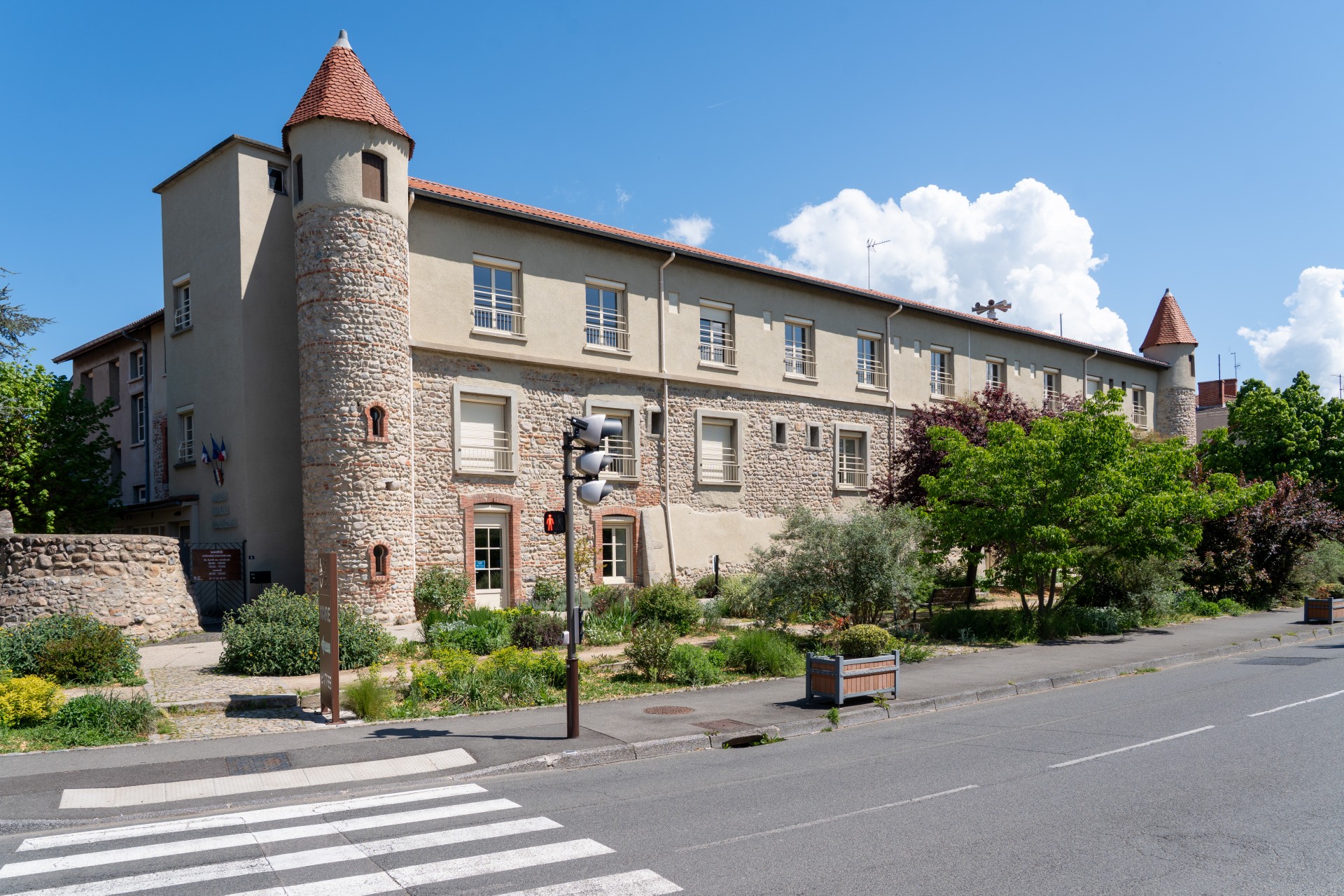 Réhabilitation de la Maison des Remparts et construction de la Mairie de St Just St Rambert
