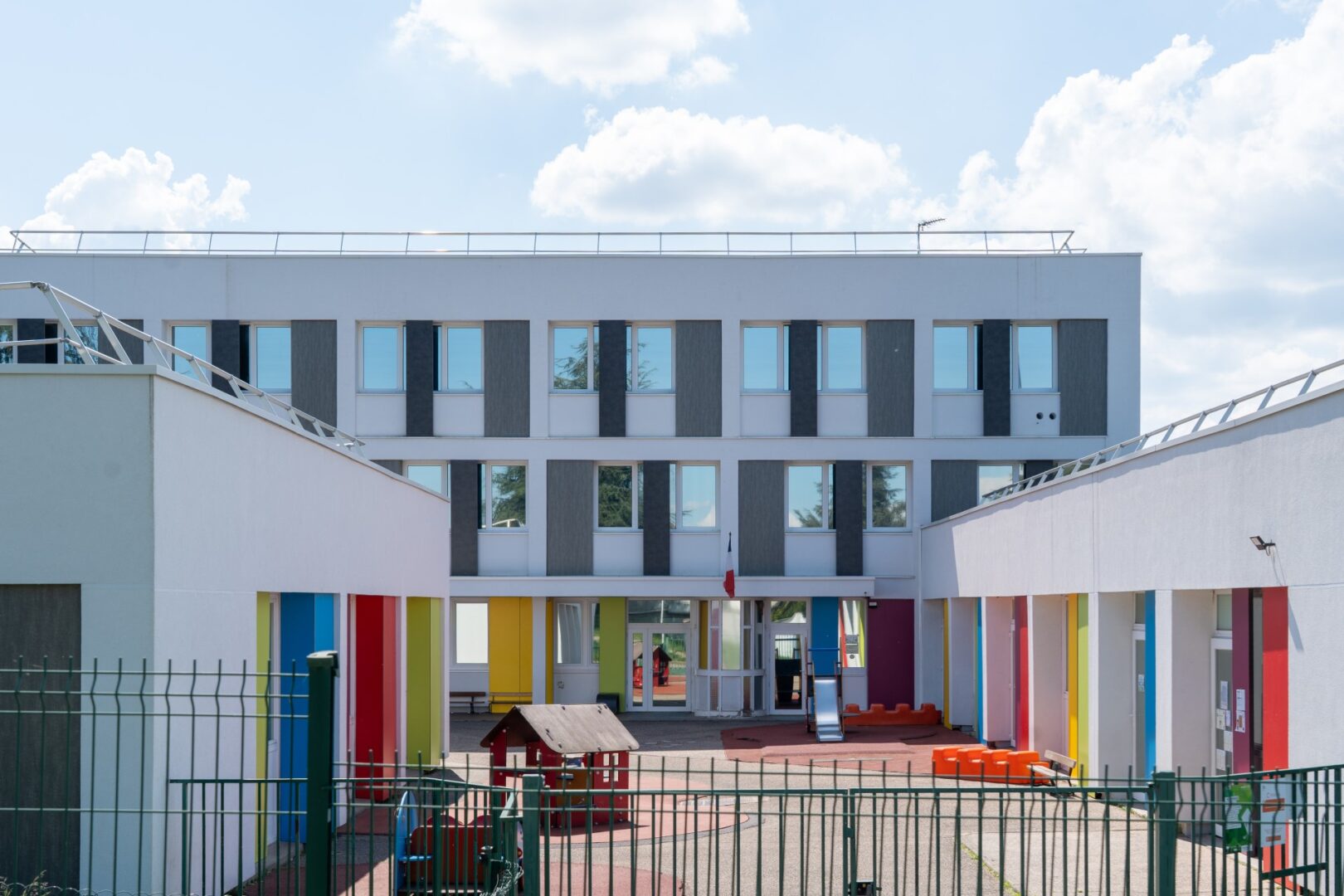 Réhabilitation d'une école et implantation d'une crèche