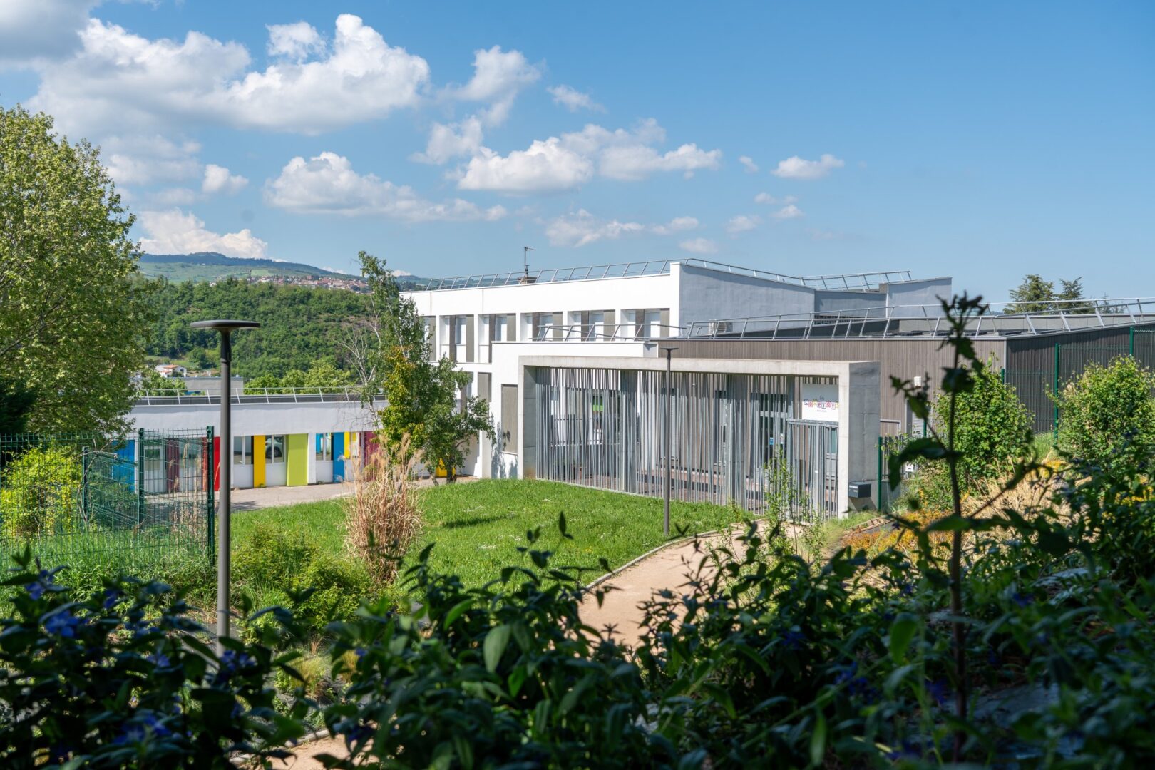 Réhabilitation d'une école et implantation d'une crèche
